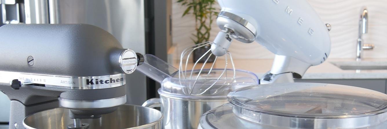 temperen achterzijde kroon Blog - Stand Mixer Shopping Guide: KitchenAid VS Bosch, Ankarsrum, Kenwood,  Smeg, Cuisinart Mixer Comparison & Review