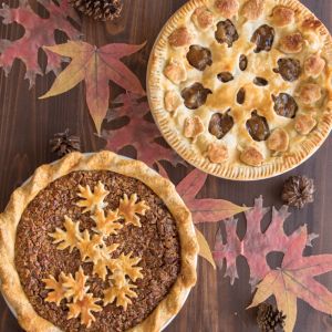 Nordic Ware 12" Leaves & Apples Reversible Pie Top Cutter