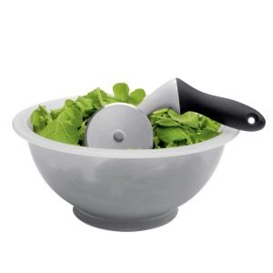 https://cdn.everythingkitchens.com/media/catalog/product/cache/165d8dfbc515ae349633b49ac444a724/1/1/1128100_-_oxo_good_grips_salad_chopper_with_bowl_2_.jpg