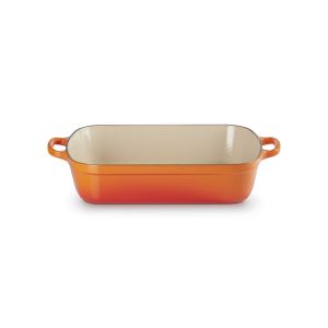 Le Creuset 5.25 Qt Signature Rectangular Roaster side, slightly above against a white background