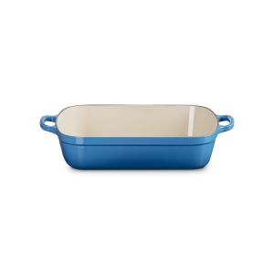 Le Creuset 5.25 Qt Signature Rectangular Roaster side, slightly above against a white background