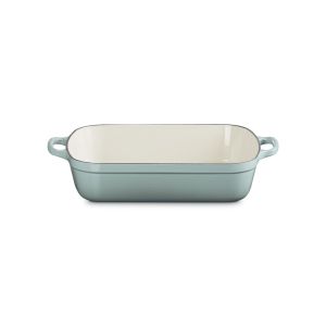 Le Creuset 5.25 Qt Signature Rectangular Roaster side, slightly above against a white background