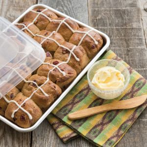 Nordic Ware Universal Cover | 9" x 13" fits Quarter sheet baking pan