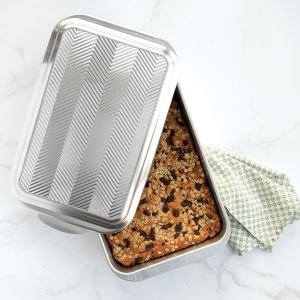  Nordic Ware 45339 Natural Aluminum Commercial 3-Piece Baker's  Set, Quarter Sheet and Cake Pan: Rectangular Cake Pans: Home & Kitchen
