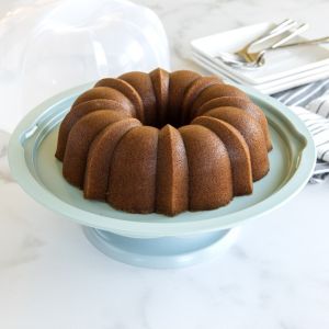 Nordic Ware Baker's Basics Bundt Cake Stand with Locking Lid 