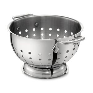 https://cdn.everythingkitchens.com/media/catalog/product/cache/165d8dfbc515ae349633b49ac444a724/5/6/5603c_all_clad_stainless_steel_3_qt_colander_2.jpg