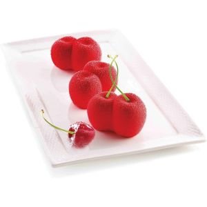 Cherry-shaped desserts made with the Silikomart Rosso Ciliegia Cherry Mold