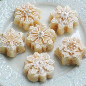 Nordic Ware Snowflake Cakelet Pan  