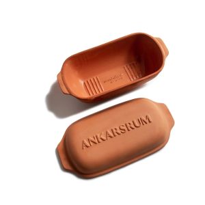 the lid and base of the baker by Reston Lloyd