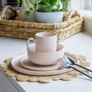 Everything Kitchens Modern Flat 16-Piece Dinnerware Set | Soft Pink