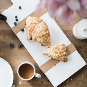 etúHOME Small Mod Rectangle Charcuterie Board | White with almond blueberry scones