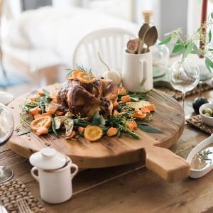 etúHOME Classic Oversized Serving Board | Natural with a decorated cornish hen