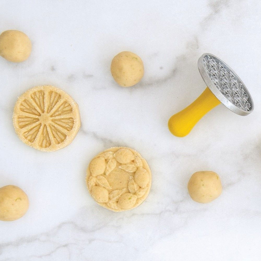 https://cdn.everythingkitchens.com/media/catalog/product/cache/1e92cb92f6cdc27d285ff0da8b2b8583/0/1/01265_citrus_cookies_marble_03_e.jpg