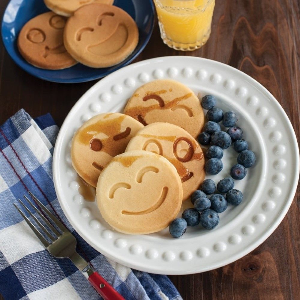 Nordic ware smiley face pancake pan 2025