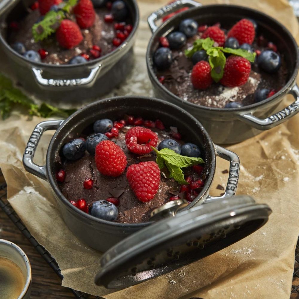 STAUB LA COCOTTE 18cm グレー Amazon.com: Staub La Cocotte Round 40509-484 Pico Cocotte