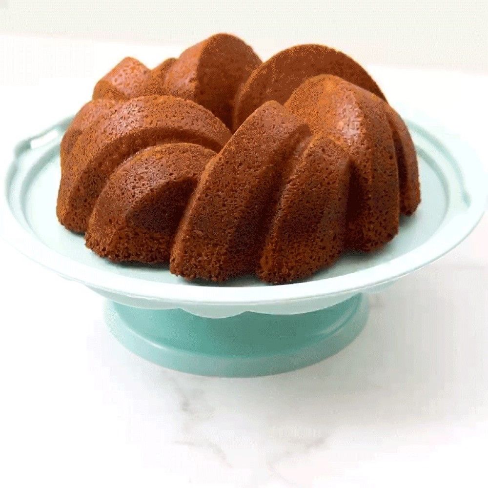 Baker's Basics Bundt Cake Stand | Nordic Ware | Everything Kitchens