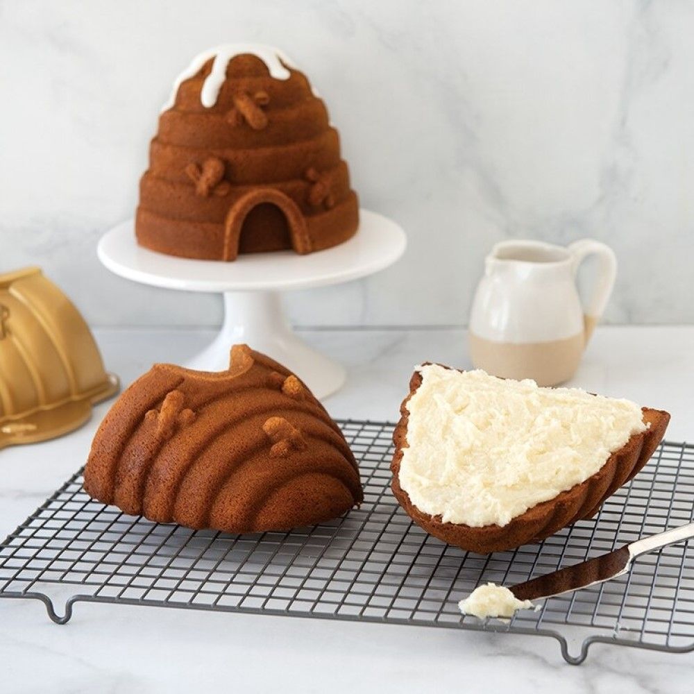 Octopus outsite bundt pan