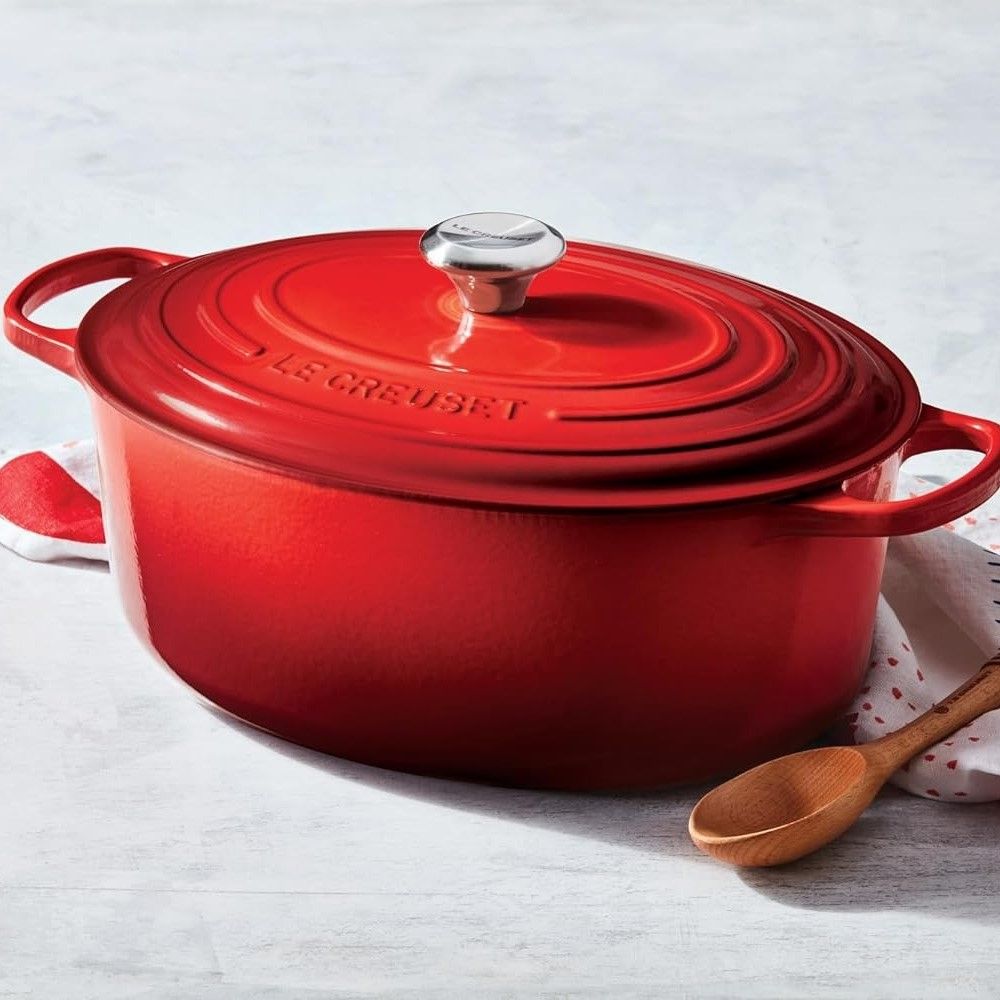 Signature Oval Dutch Oven (5 QT - Cerise/Cherry Red) | Le Creuset