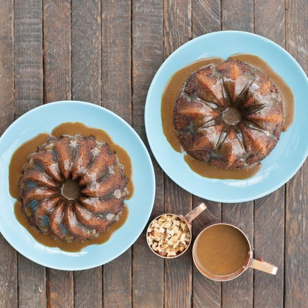 Amazon.com: Nordic Ware 84024 Bundt Duet Pan, 5 Cup