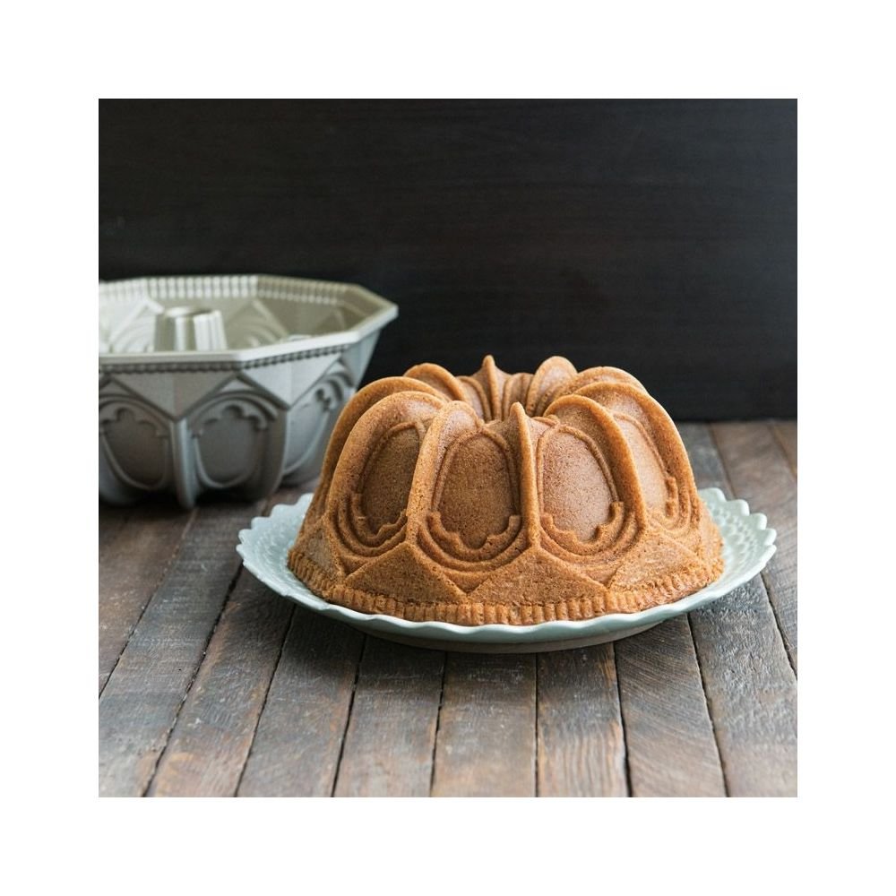 Nordic Ware 2-Piece Formed Bundt Pan And Bundt Keeper (Assorted Shapes And  Colors)