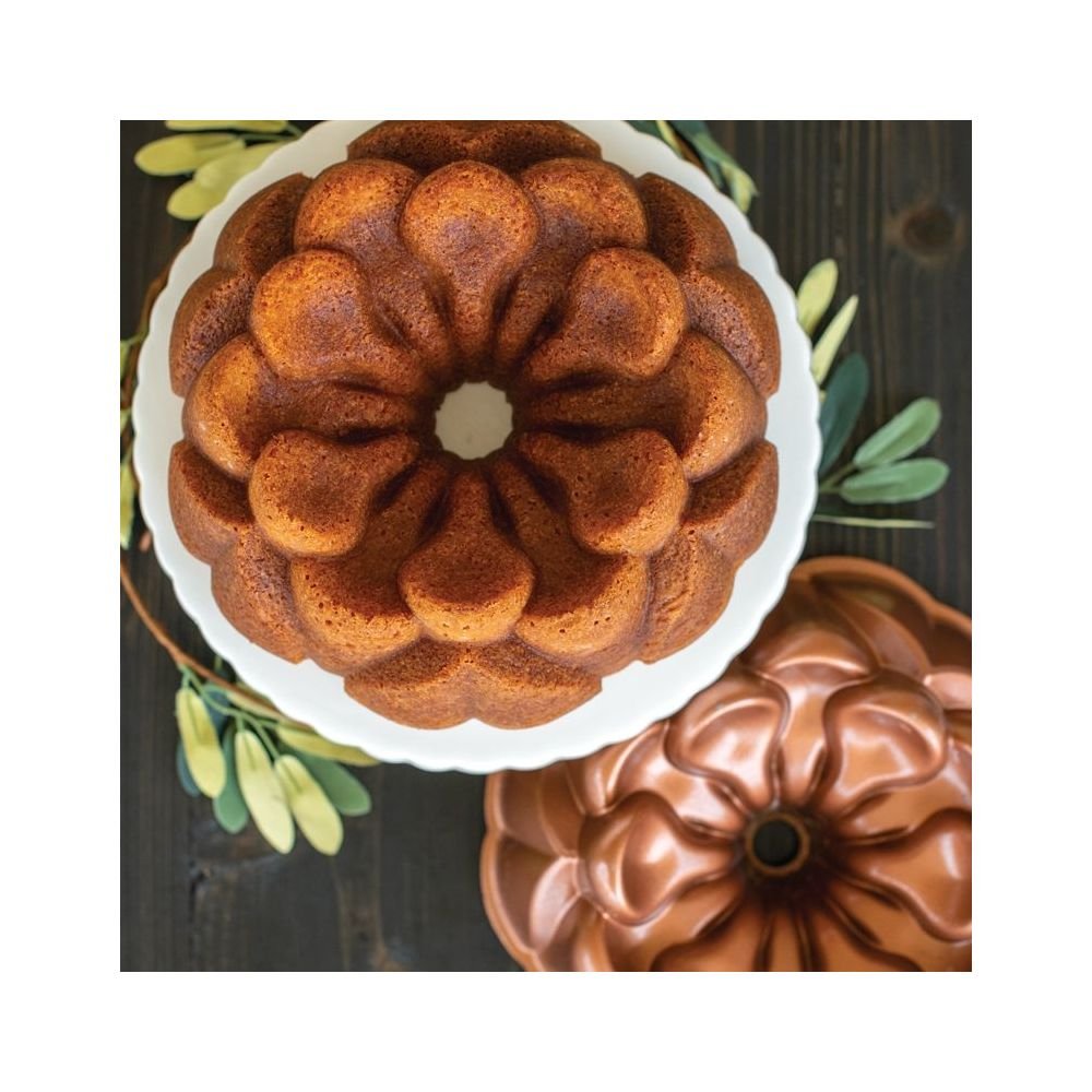 This Nordic Ware Magnolia Bundt Pan Turns Out the Most Stunning Cakes—And  It's On Sale Now