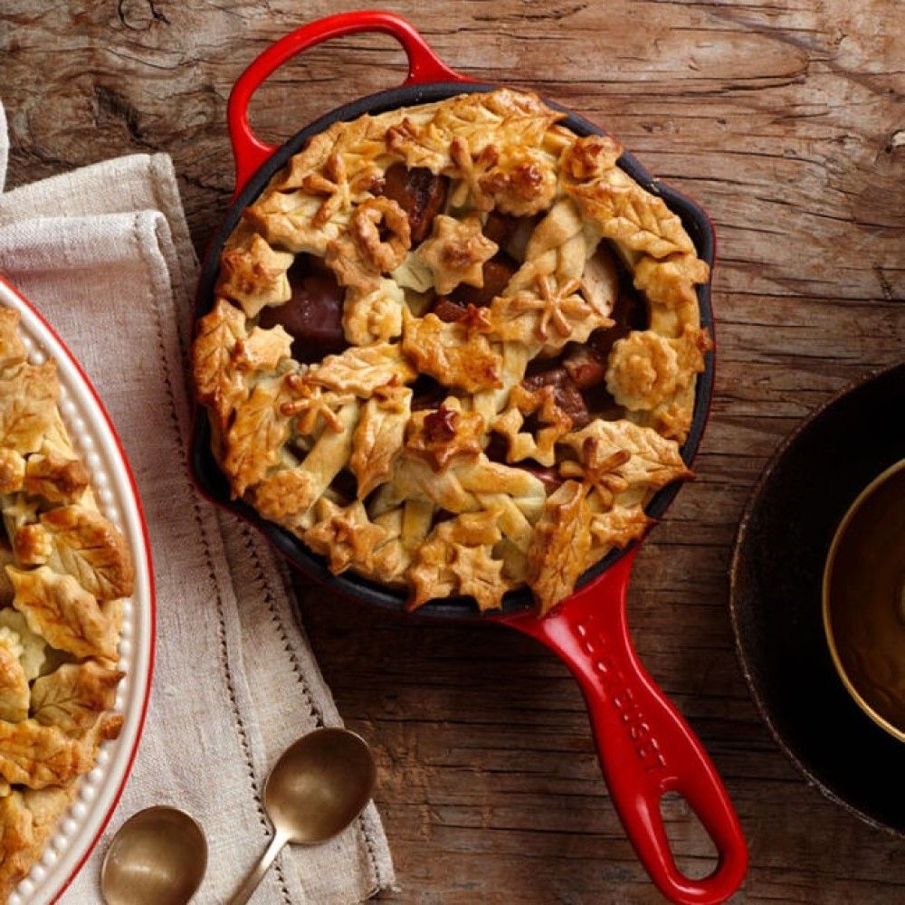 Le Creuset Signature Skillet in Cherry Red: Item LS2024-2667