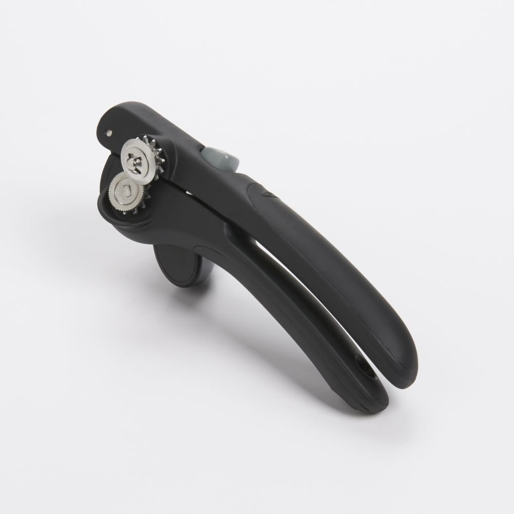 Oxo Good Grips Locking Can Opener — KitchenKapers