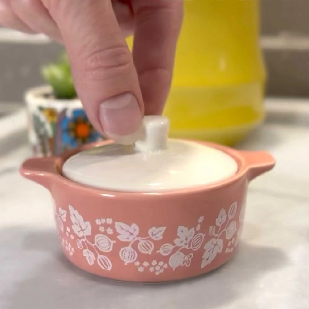 Pyrex-Inspired Casserole Ceramic Trinket Box (Gooseberry) | Twinkl