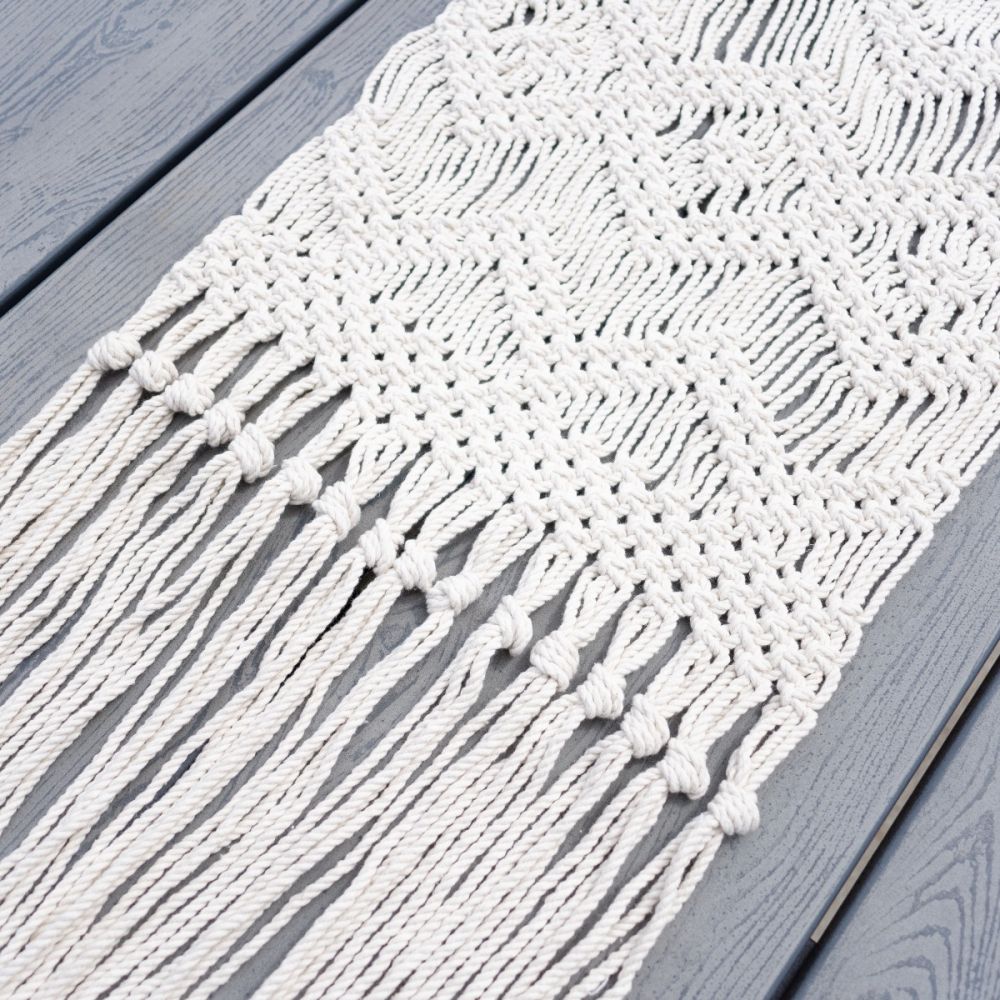 Runner da tavola in macramè con nappe, stile rustico