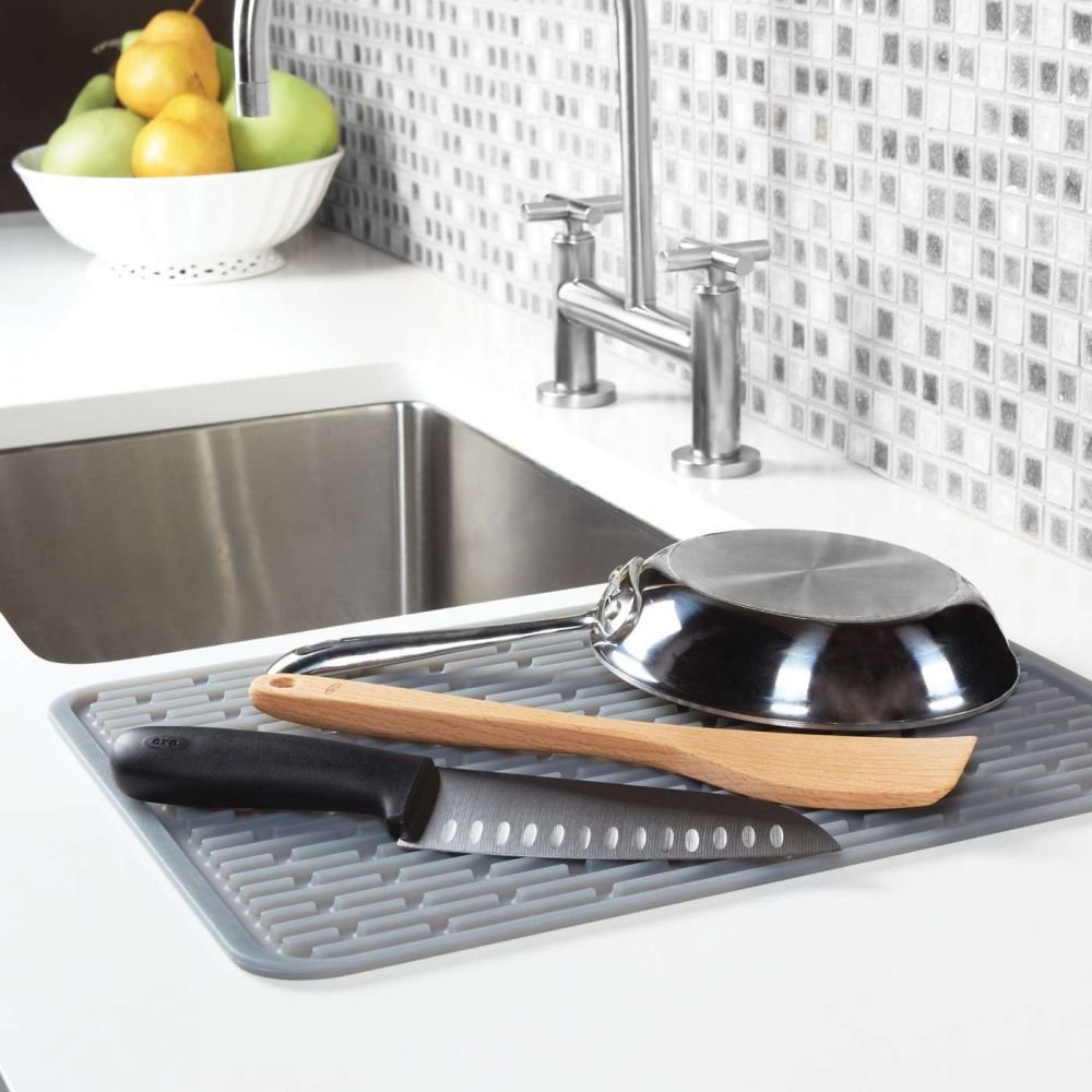 https://cdn.everythingkitchens.com/media/catalog/product/cache/1e92cb92f6cdc27d285ff0da8b2b8583/o/x/oxo_good_grips_large_silicone_drying_mat_2_.jpg