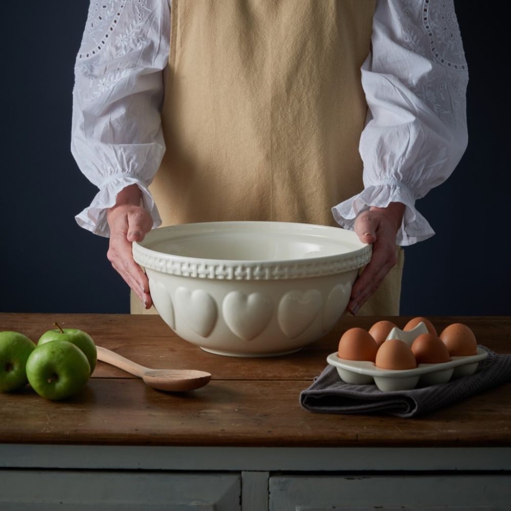 Mason Cash Red Heart Mixing Bowl - 4.25qt