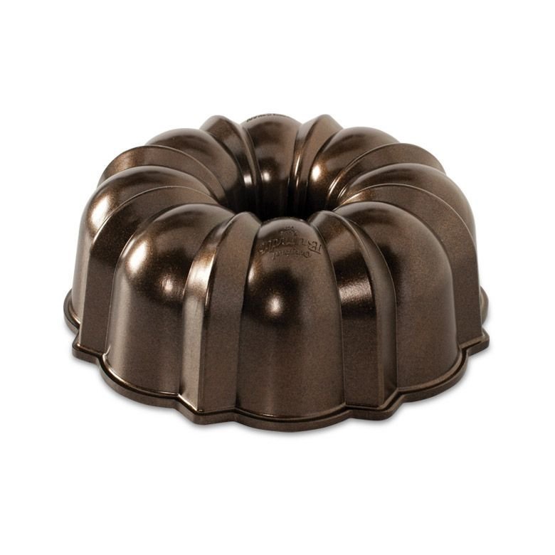 Nordic Ware 3pc Bundt Pan with Translucent Cake Keeper 3 ct