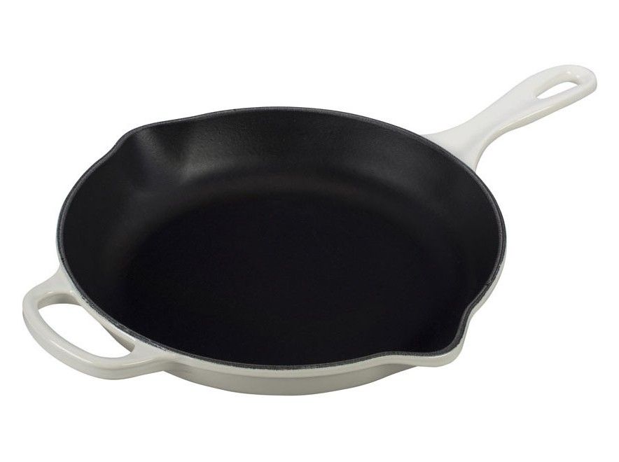 https://cdn.everythingkitchens.com/media/catalog/product/cache/70d878061ea71e5b62358b2b67547186/l/s/ls2024-2616-cast-iron-skillet-10.25-inch-white.jpg