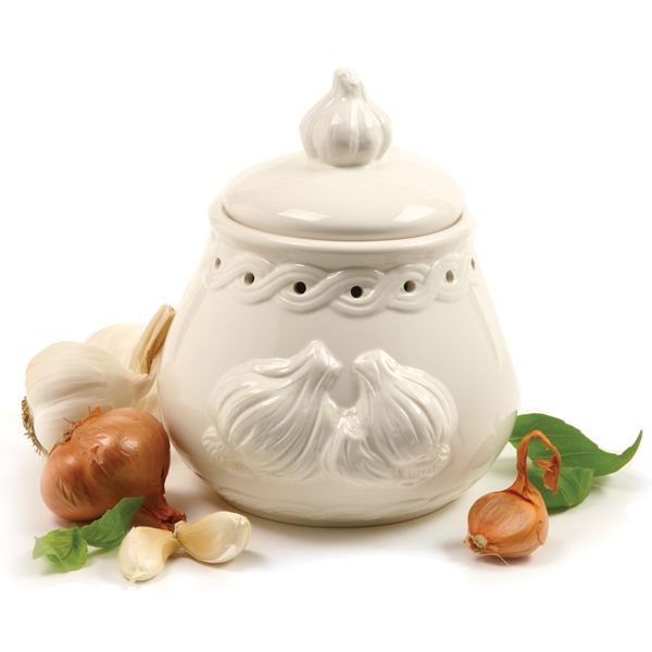 https://cdn.everythingkitchens.com/media/catalog/product/cache/70d878061ea71e5b62358b2b67547186/n/o/norpro-garlic-keeper-254.jpg