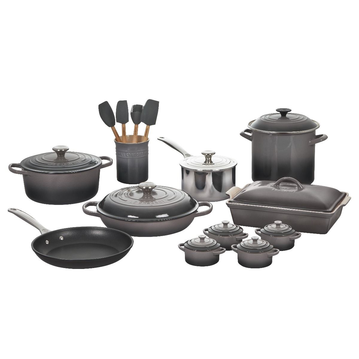 Win a ​Le Creuset 4-piece Essential Bakeware Set​!