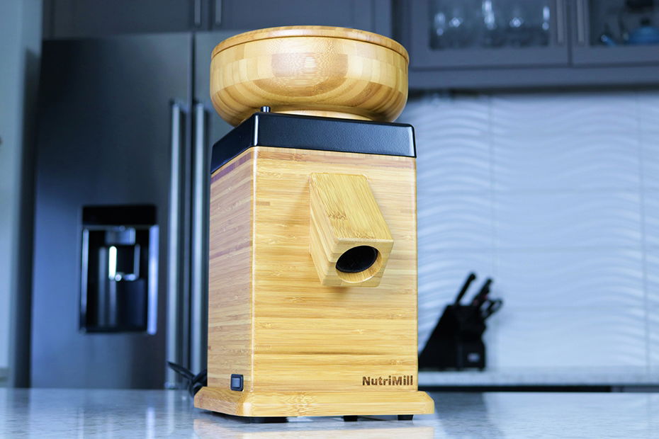 https://cdn.everythingkitchens.com/media/wysiwyg/articles/00grainmill.jpg