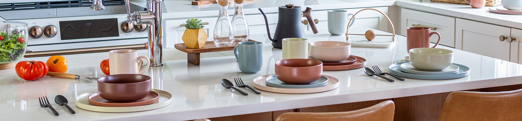 Photo of Everything Kitchens Modern Flat dinnerware.