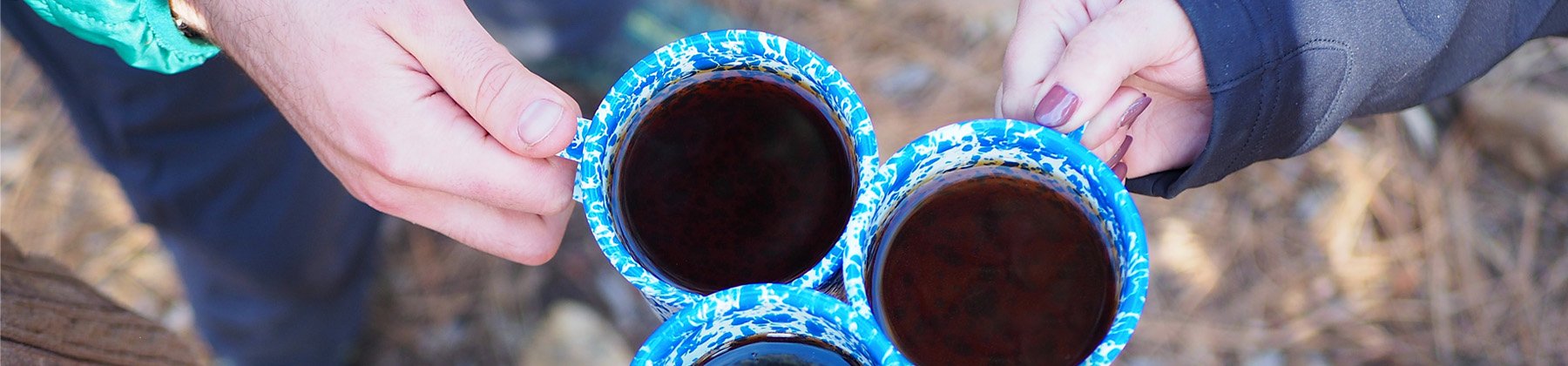 乌鸦峡谷搪瓷马克杯的照片。