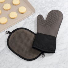 Oven Mitts and Potholders